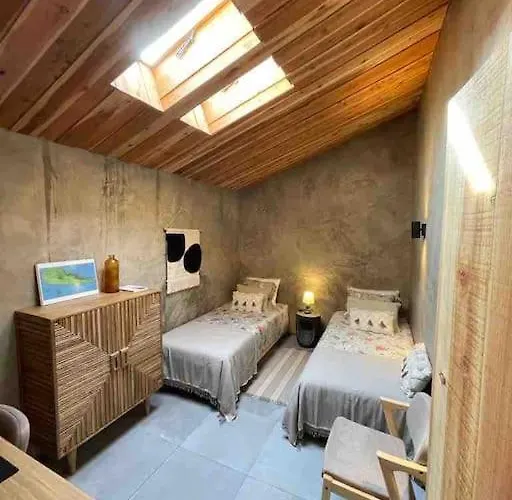 בית נופש Casa Da Esquila Ilha Do Pico 2 *